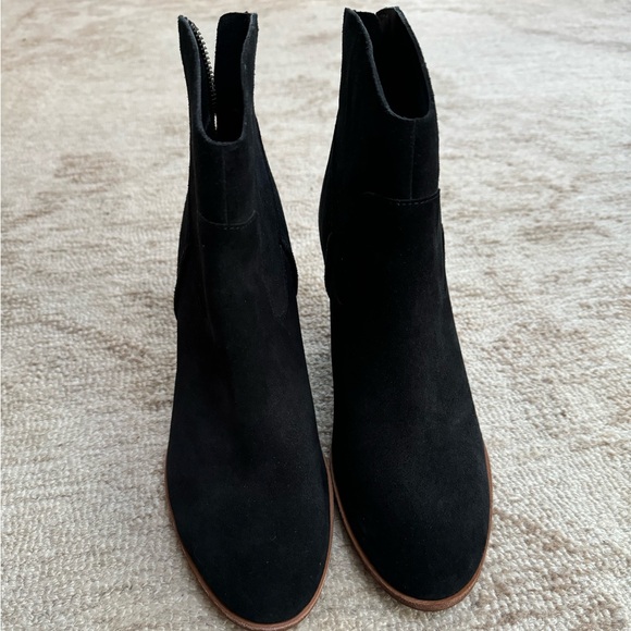 Lucky Brand closed-toe bootie - Picture 2 of 5